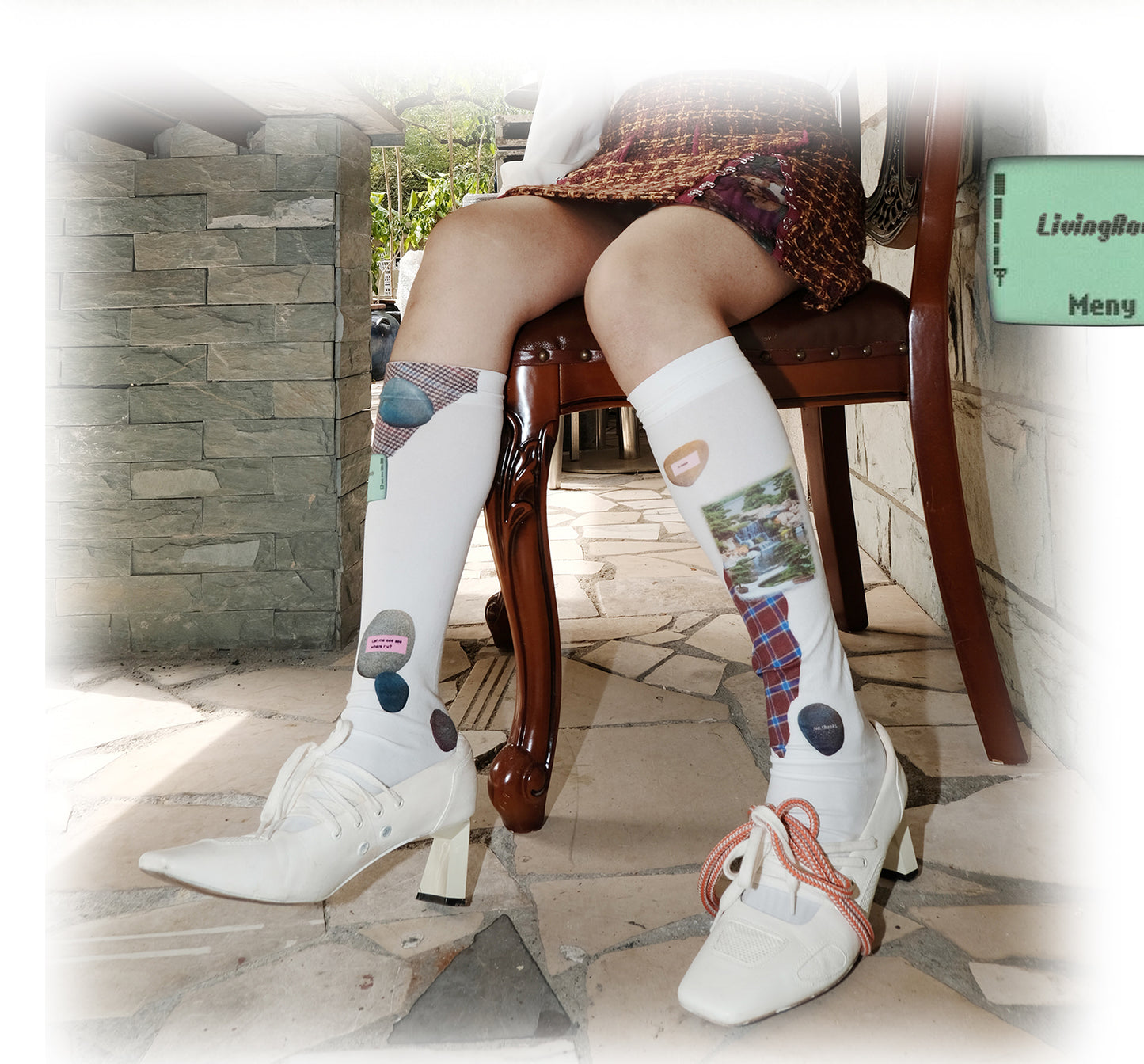 livingroom-collage-print-velvet-elastic-long-socks