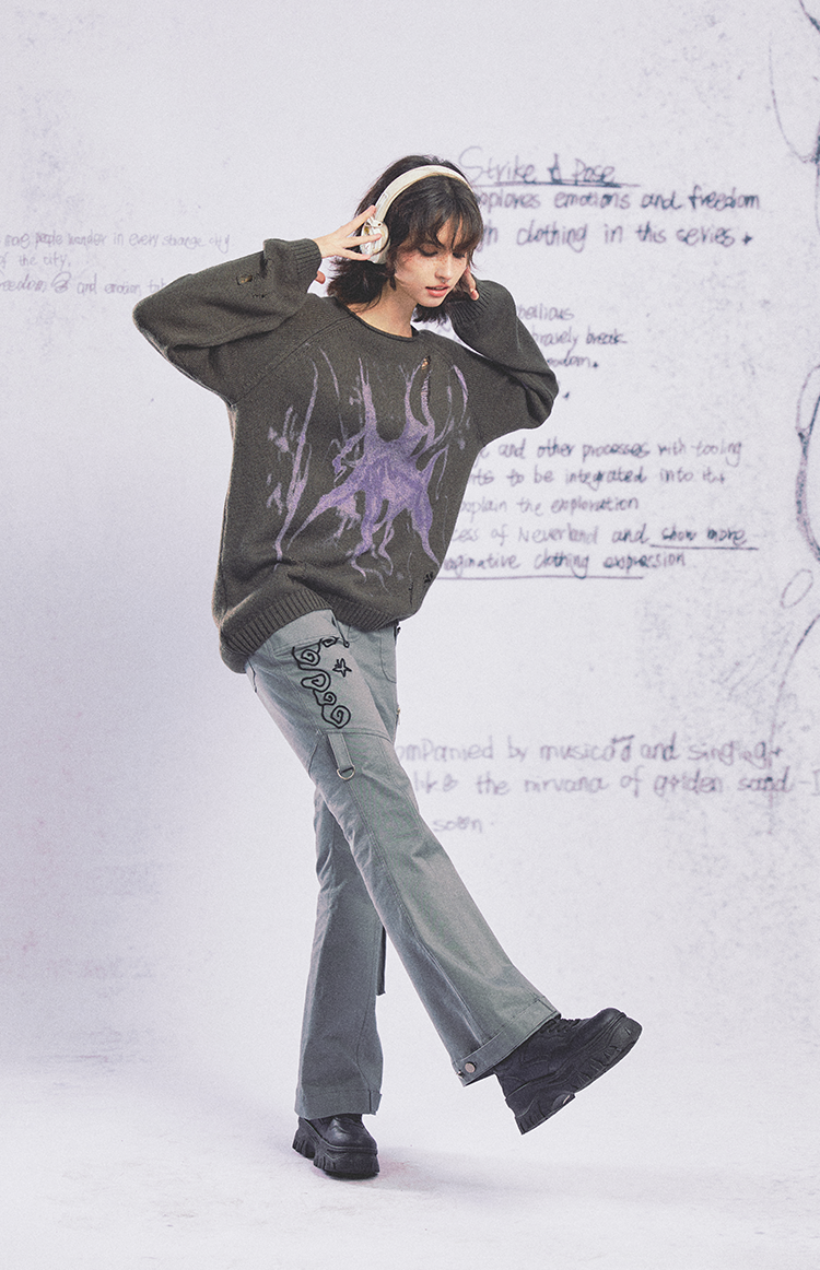 strike-a-pose-grunge-abstract-print-oversized-ripped-sweater