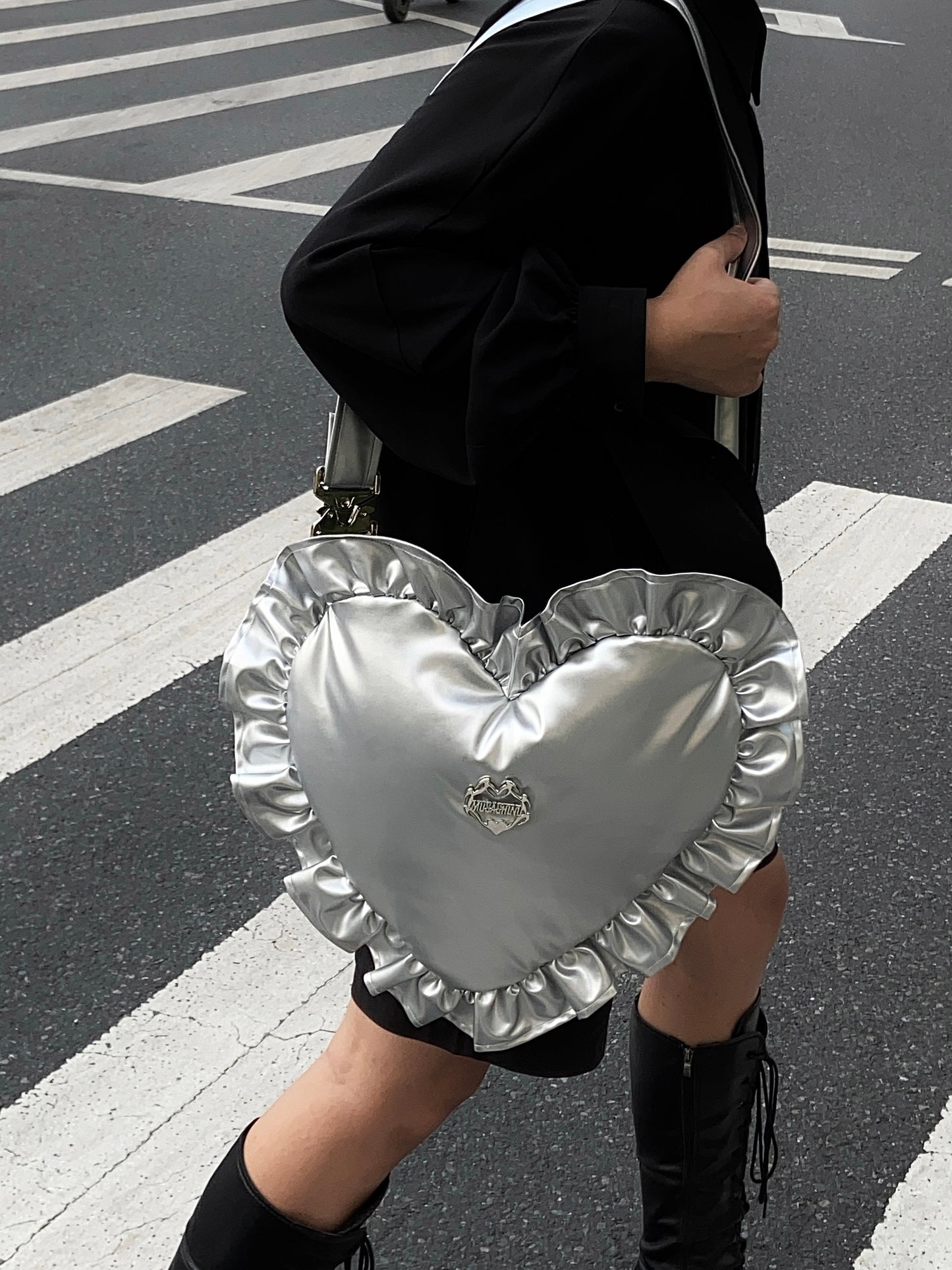 musashino-silver-heart-pillow-bag