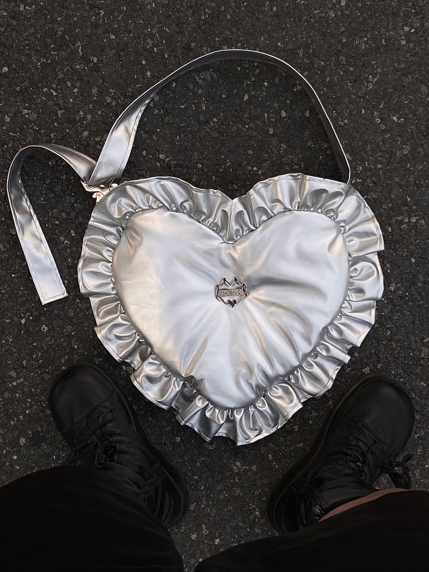 musashino-silver-heart-pillow-bag