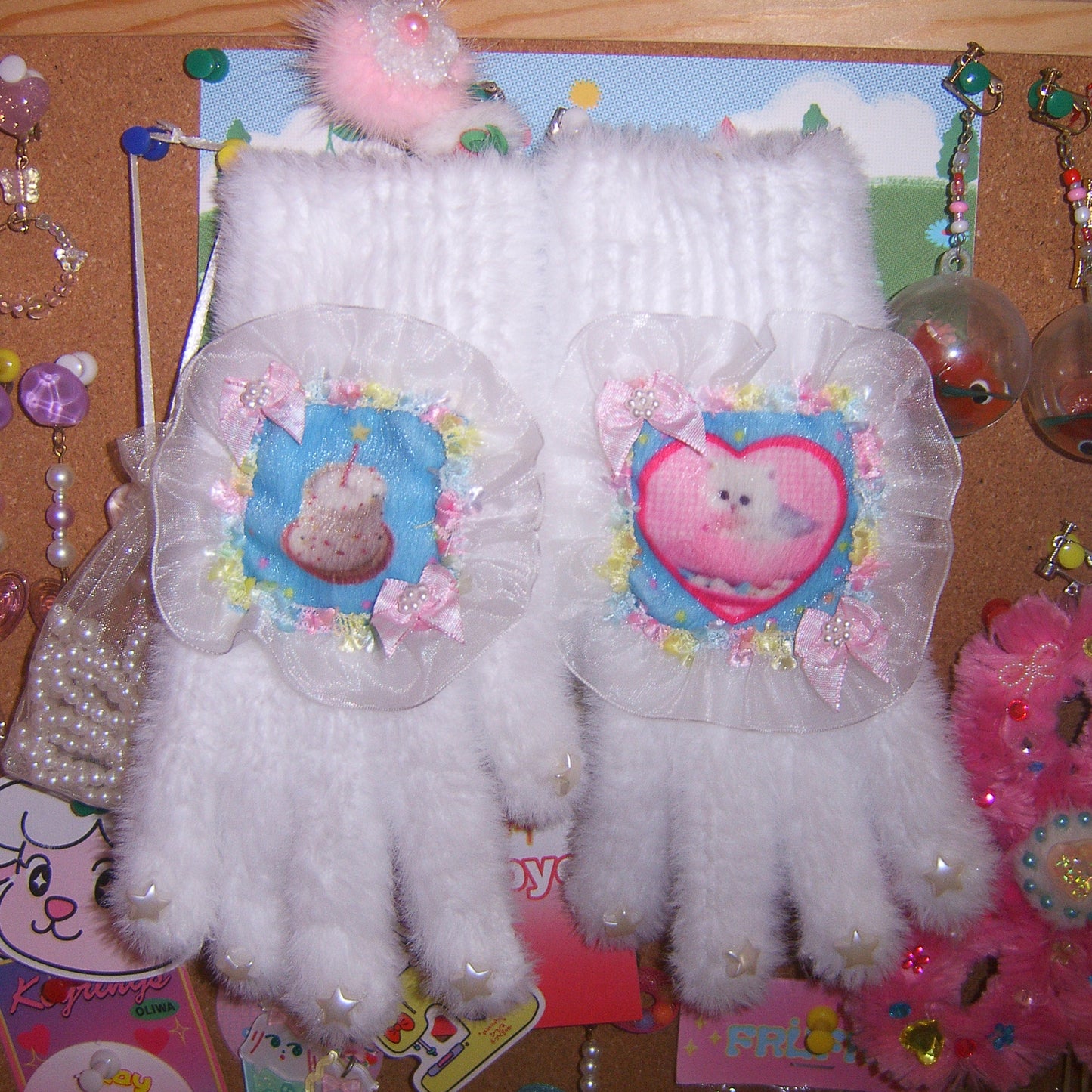 White Fuzzy Cat Cake Knit Gloves