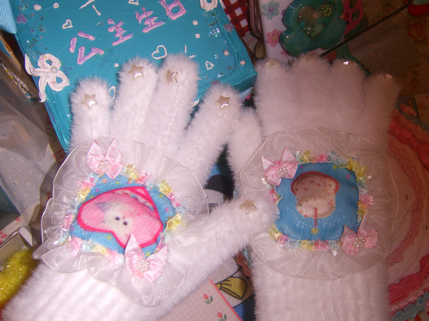 White Fuzzy Cat Cake Knit Gloves